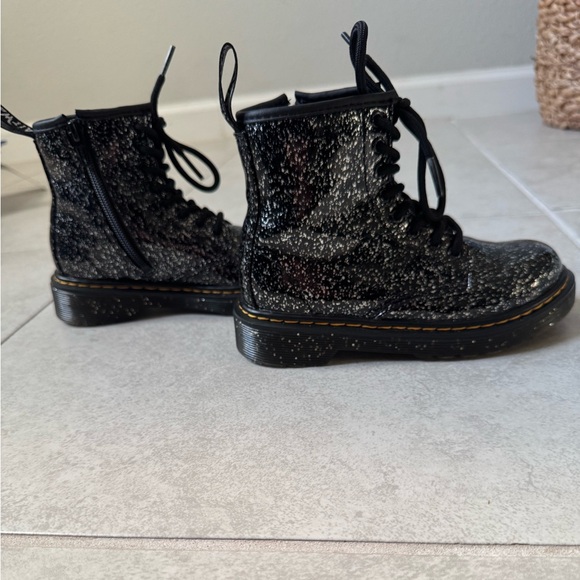 Kids Dr. Martens Sparkle boots. 1460 Lace up fashion boots with zipper side. - Picture 4 of 4